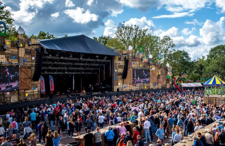 Hanneke Drenth en Dianne Liesker – Tis Hier Geen Hotel 3 — festival in Waalwijk